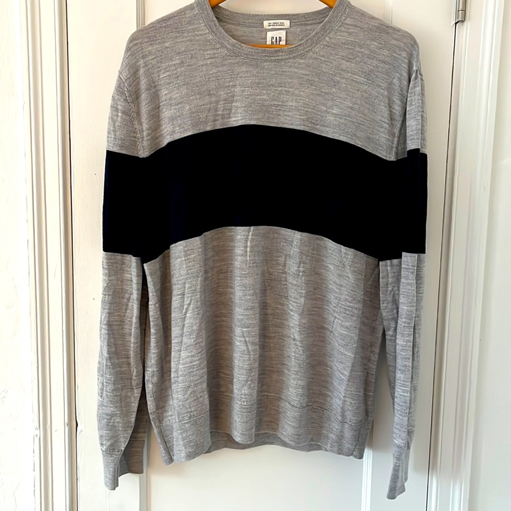Gap Machine washable merino wool sweater. XL but fits L easily. Great piece!